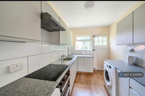4 bedroom semi-detached house to rent, Ash Crescent, Leeds, LS6