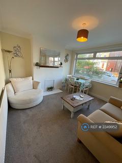 4 bedroom semi-detached house to rent, Ash Crescent, Leeds, LS6