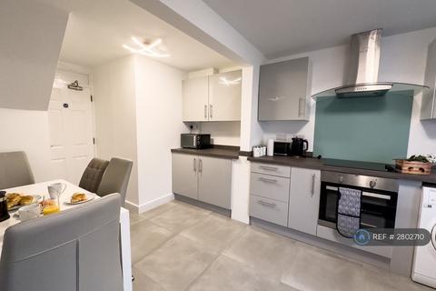 5 bedroom terraced house to rent, Thurso Walk, Corby, NN17