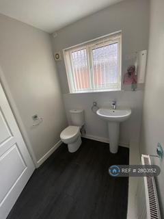 2 bedroom flat to rent, Cedric Court, Thurcroft, Rotherham, S66