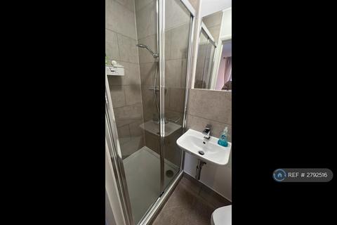 1 bedroom in a house share to rent, Garter Way, London, SE16