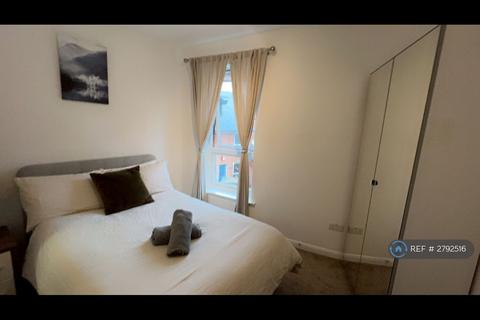 1 bedroom in a house share to rent, Garter Way, London, SE16