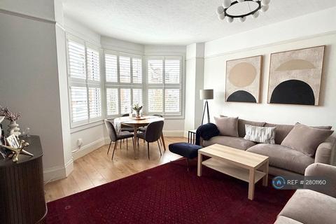 3 bedroom flat to rent, Park Avenue, London, N13
