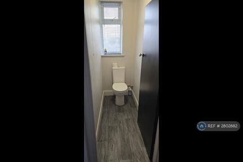 1 bedroom in a house share to rent, Park Way, Ruislip, HA4