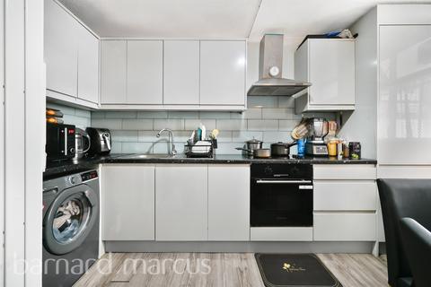 2 bedroom apartment for sale, Carmichael Close, London
