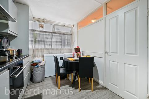 2 bedroom apartment for sale, Carmichael Close, London