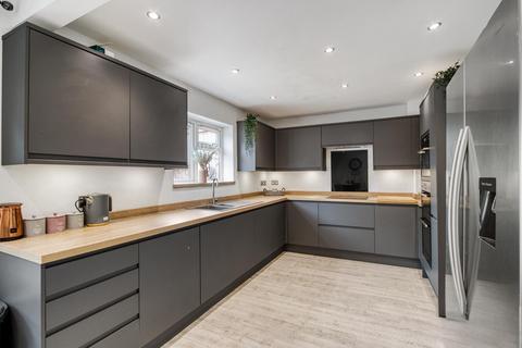 Eight Acres, Tring