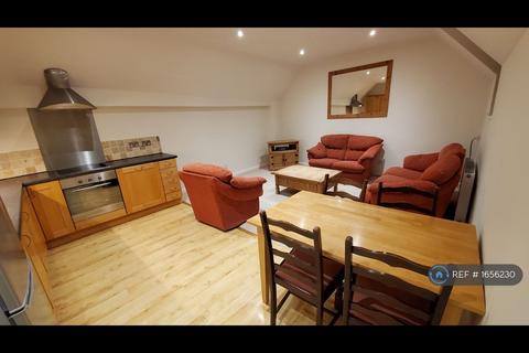 2 bedroom semi-detached house to rent, Vernon Court, Cheltenham, GL50