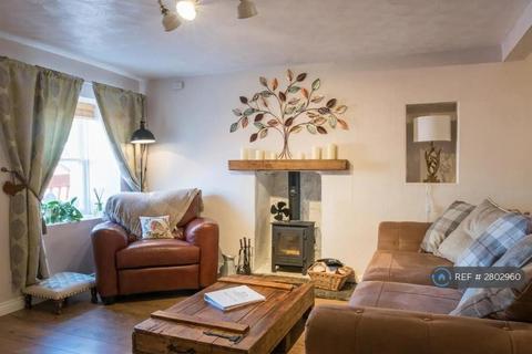 undefined, Main St, Carnwath, ML11