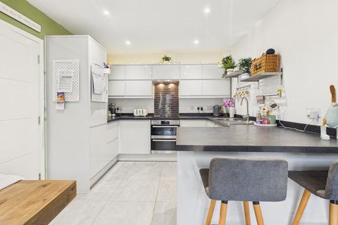 3 bedroom townhouse for sale, Tarka Way, Crediton, EX17