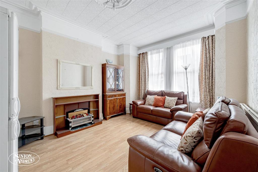 156 Coldershaw Road-3.jpg