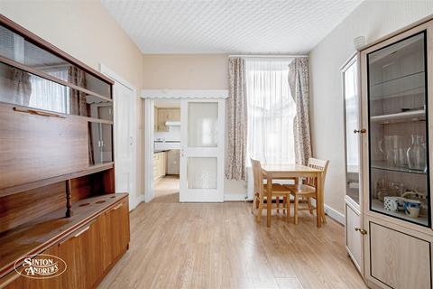 4 bedroom semi-detached house for sale, Coldershaw Road, Northfields