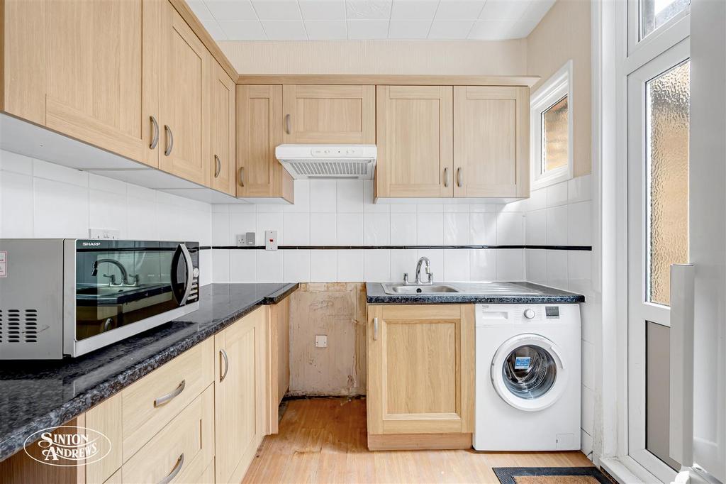 156 Coldershaw Road-7.jpg
