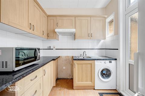 4 bedroom semi-detached house for sale, Coldershaw Road, Northfields