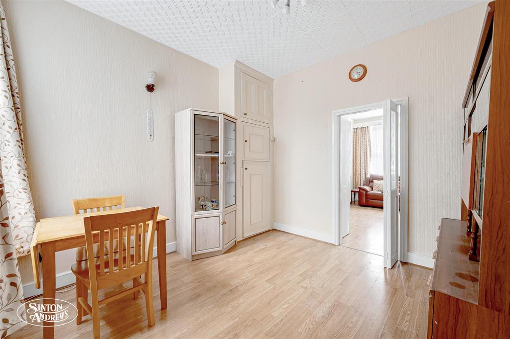 156 Coldershaw Road-6.jpg