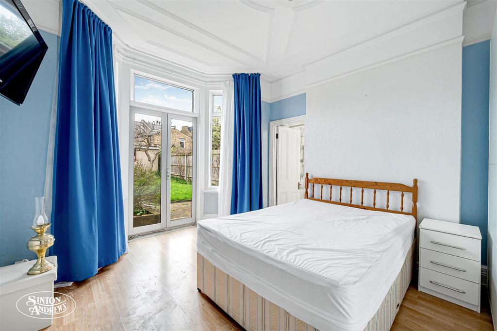 156 Coldershaw Road-9.jpg