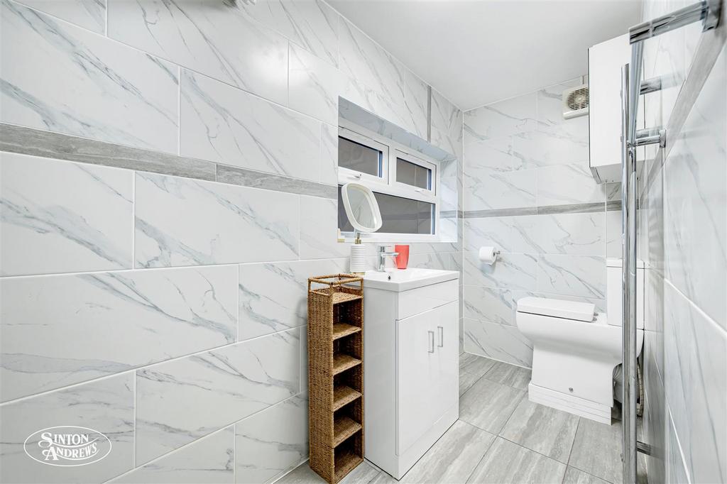 156 Coldershaw Road-12.jpg