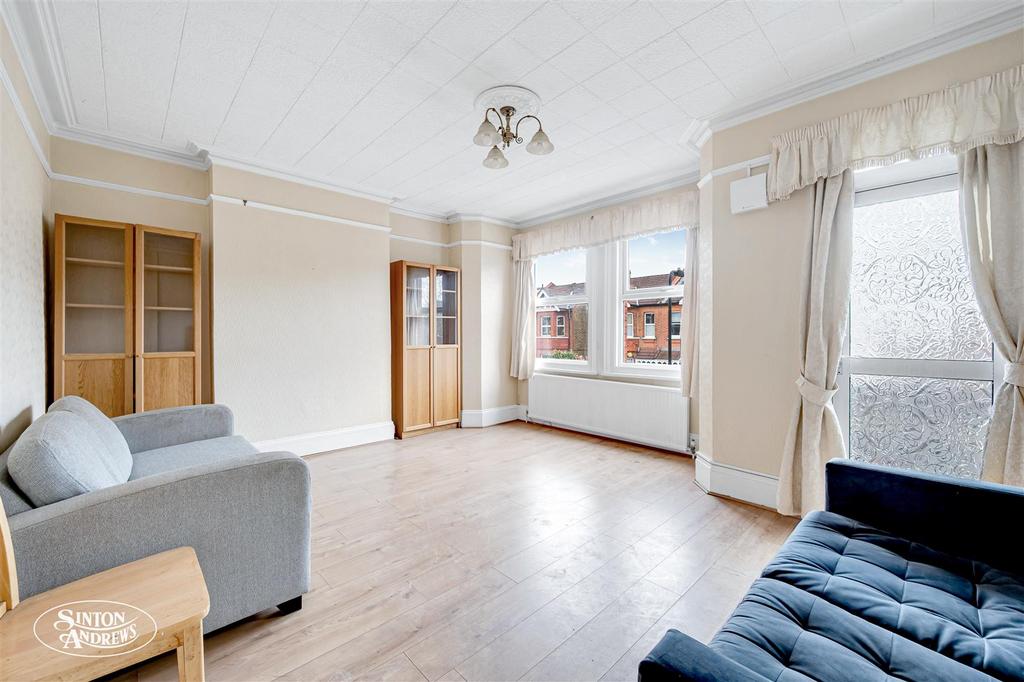 156 Coldershaw Road-4.jpg