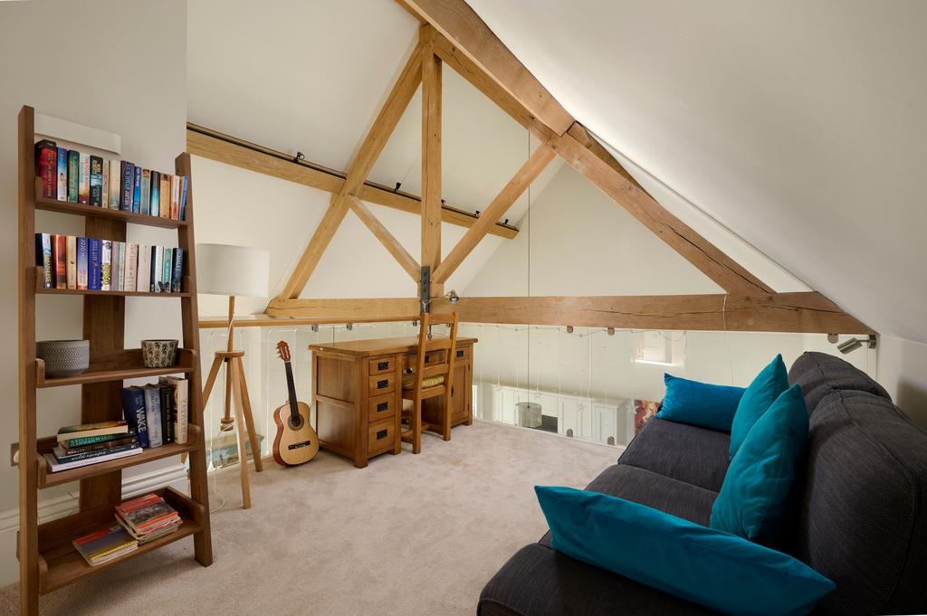 Snug/Study