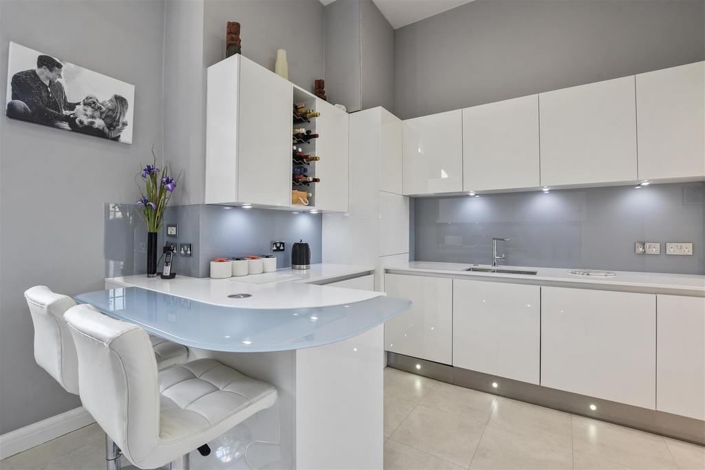 6 Rush Leys Court - Kitchen.JPG