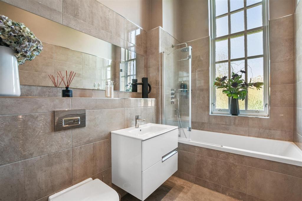 6 Rush Leys Court - Bathroom.JPG