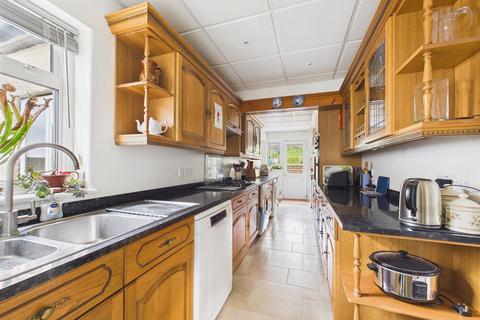 4 bedroom semi-detached house for sale, Famet Avenue, Purley CR8