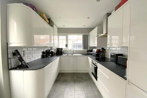 undefined, Rutland Drive, New Waltham