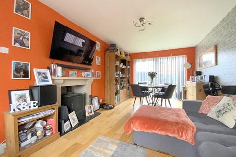 undefined, Rutland Drive, New Waltham