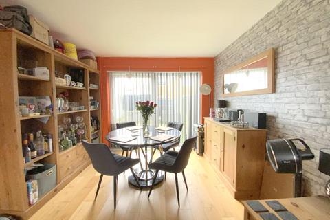 undefined, Rutland Drive, New Waltham