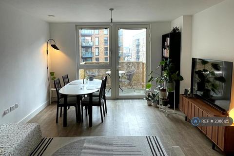 1 bedroom in a flat share to rent, Norlem Court, London, SE8