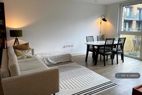 1 bedroom in a flat share to rent, Norlem Court, London, SE8