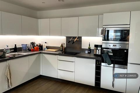 1 bedroom in a flat share to rent, Norlem Court, London, SE8