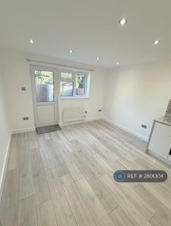 2 bedroom maisonette to rent, Church End, Harlow, CM19