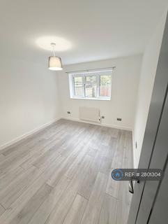 2 bedroom maisonette to rent, Church End, Harlow, CM19