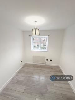 2 bedroom maisonette to rent, Church End, Harlow, CM19
