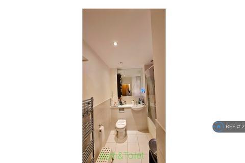 1 bedroom in a flat share to rent, Rectory Park Avenue, Northolt, UB5