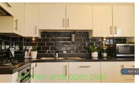 1 bedroom in a flat share to rent, Rectory Park Avenue, Northolt, UB5