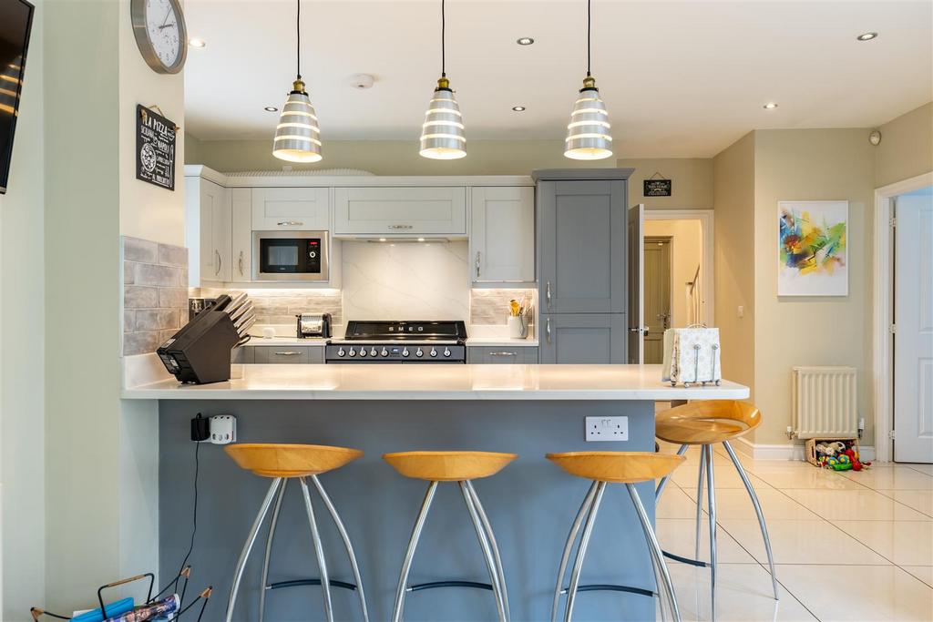 13 Beecham Close (17).jpg