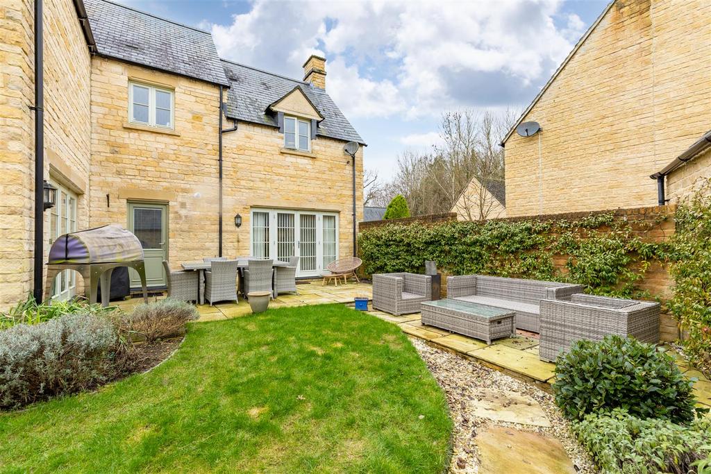 13 Beecham Close (35).jpg