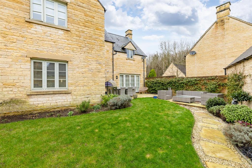 13 Beecham Close (34).jpg