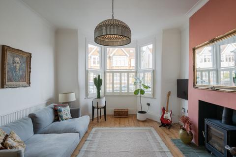 4 bedroom semi-detached house for sale, Woodlands Avenue, London E11