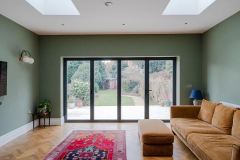 4 bedroom semi-detached house for sale, Woodlands Avenue, London E11