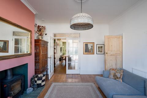 4 bedroom semi-detached house for sale, Woodlands Avenue, London E11