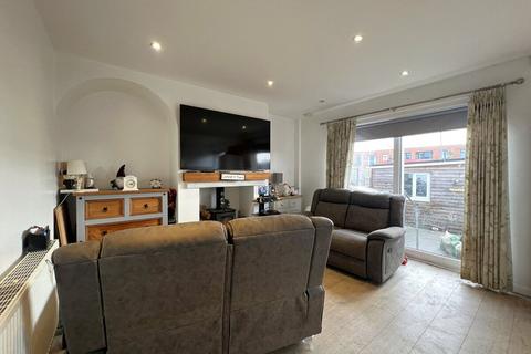 3 bedroom terraced house for sale, Tai Dinas, Llangefni, Anglesey, LL77