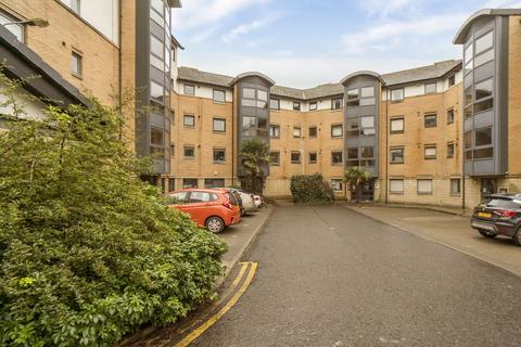 15/1 Rennie's Isle, Edinburgh, EH6 6QB