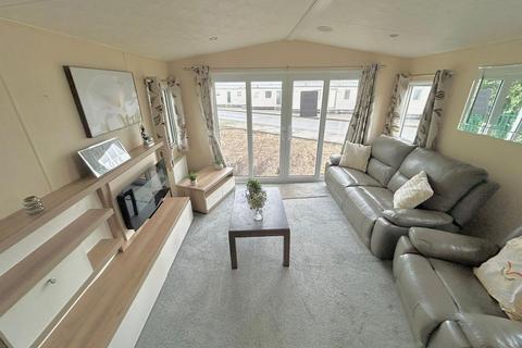 3 bedroom static caravan for sale, Beach Road, St. Osyth CO16