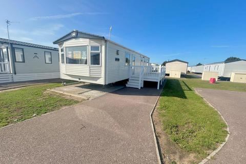 3 bedroom static caravan for sale, Beach Road, St. Osyth CO16