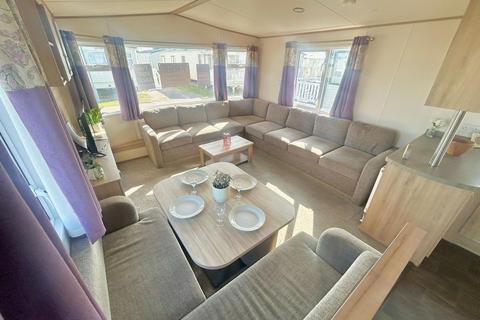 3 bedroom static caravan for sale, Beach Road, St. Osyth CO16