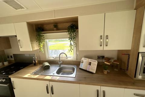 3 bedroom static caravan for sale, Seaview Avenue, West Mersea CO5