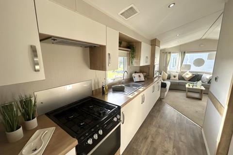 3 bedroom static caravan for sale, Seaview Avenue, West Mersea CO5